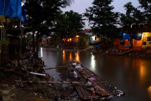 A man collects garbage from the river to recycle it for a few rupiah ciliwung09.jpg